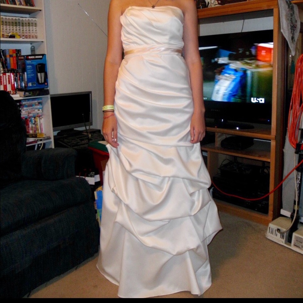 Cream Wedding/Prom Dress - Picture 5 of 6